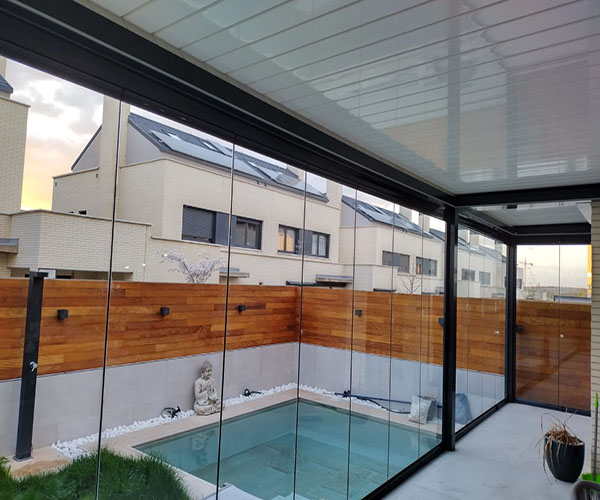 Mejores cortinas de cristal en Madrid.