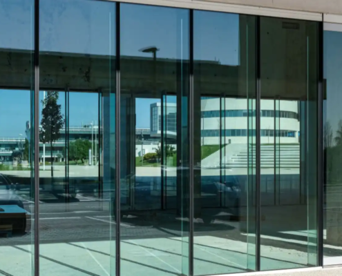 muro de cristal en edificio