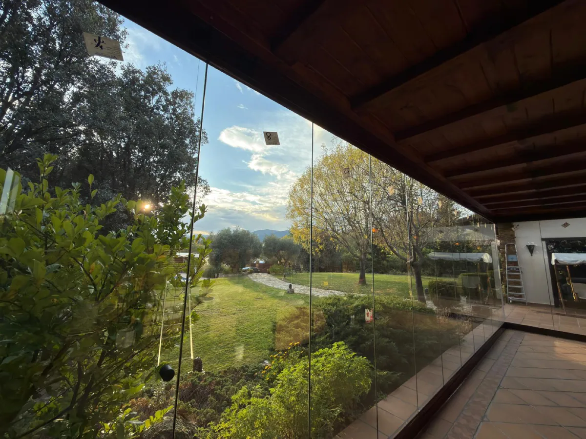 cortinas cristal con vistas al jardin