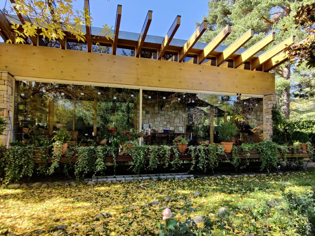 cortinas de cristal en zonas con viento